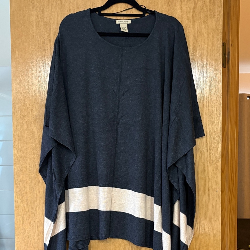 NWOT Vertical Design Gray Shawl Kimono Cape-S/M